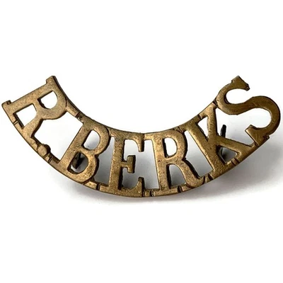 BOER WAR Royal Berkshire Regiment Shoulder Title Badge 1890s-1907 FIRST PATTERN - Image 1 of 3