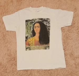 Camiseta vintage década de 1990 Frida Kahlo arte retrato punta única M - Imagen 1 de 5