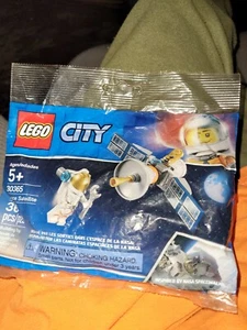 Lego 30365 Lego City Space Satellite New Sealed in Hand NASA Astronaut - Picture 1 of 1