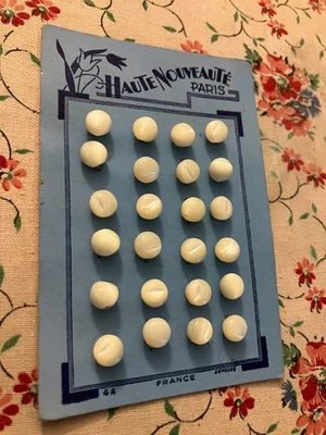 Ancienne plaque de bouton en nacre pour Poupée Parisienne jumeau mignonette 8mm - Photo 1/2