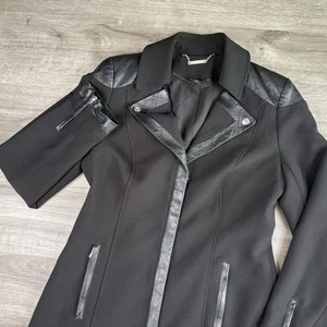 Abrigo/chaqueta para mujer White House Black Market talla mediana ribete de cuero de cordero negro - Imagen 1 de 19