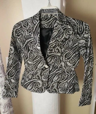 Blazer Liz Claiborne Petite Talla 2 Blanco y Negro Paisley Manga Larga 1 Botón Foto 1 de 4