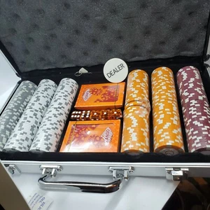 XANGO Poker Chip Set Custodia Alluminio 2 Mazzi di Carte 6 Die, Chips, Chip Dealer, - Foto 1 di 9