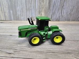 ERTL John Deere Farm Tractor 1:64 Scale Model Plastic & Diecast Collectible - Picture 1 of 3