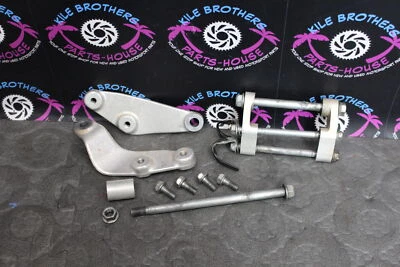 Honda 03-04 CRF450R 2003 OEM MOTOR MONTAJE SOPORTES DE RETENCIÓN 50403-MEB-770 Foto 1 de 4