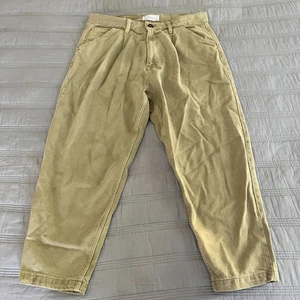 Pantalones de mezclilla Bershka hombre globo verde talla 32 calce cónico relajado - Imagen 1 de 9