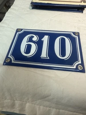 Ancien numéro de rue, Maison plaque Bombe émaillée, en relief N’610 - Photo 1/2