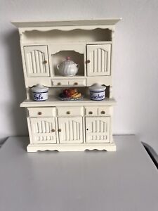 1:12 Puppenhaus Miniatur Küchenschrank mit Obstschale Suppenschüssel Zuckertopf