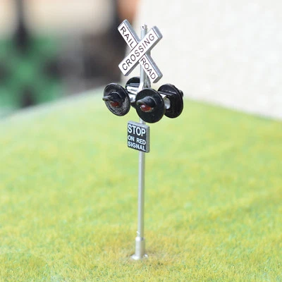 1 x OO / HO Scale railroad crossing signals LED made 4 target faces silver  - Image 1 of 4