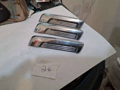 (3) CHRYSLER NEW YORKER 1962 VENTILACIÓN LATERAL DERECHA CUARTO PANEL MOLDURAS 2189658 Foto 1 de 4