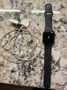 Apple Watch SE GPS 44mm Aluminum - Photo 1 sur 5