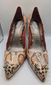 Rachel Roy Miyang schwarz orange Schlangenmuster spitz zulaufend Nieten Absätze Größe 10 M - Bild 1 von 13