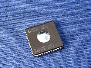 S87C652-5K44 SIGNETICS S87C652 PLCC VINTAGE NEW RARE LAST ONE - Picture 1 of 2