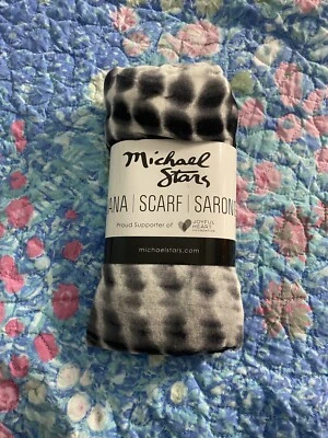 Michael Stars Ruana Bufanda Sarong - Caimán Tie Dye - Negro Venta al por menor $54.00 Foto 1 de 4