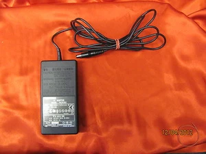 Genuine TOSHIBA AC ADAPTOR 15V - 2A Model PA2438U w/Power Cord - Picture 1 of 5