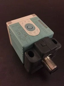 NEW  Siemens Photo-Sensor 3SF7240-3JQ00  FREE SHIPPING - Picture 1 of 2