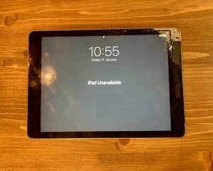 Apple iPad Air 2 A1567 9.7" 16GB Space Grey *Spares* - Picture 1 of 9