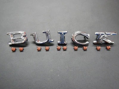 Buick Electra 225 Wildcat LeSabre 1963 1964 letras de maletero "BUICK" 63 64 con clips Foto 1 de 4
