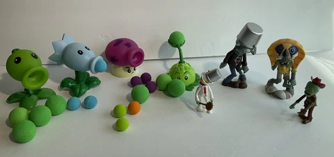 Plants Vs Zombies Figures Lot Cover