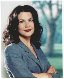 Lauren Graham - Officially Licensed 8x10 Photo - Picture 1 of 1