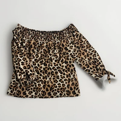Top con estampado de leopardo Rue 21 fuera del hombro talla M puños anudados Foto 1 de 4