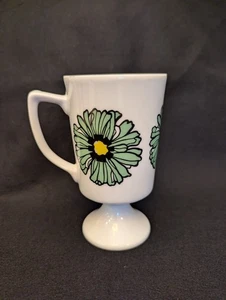 MCM Flower Power Becher grün Blumen Fuß Kaffee Tee Kelch Retro 70er - Bild 1 von 1