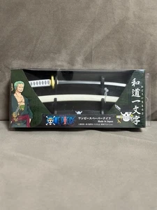 Cuchillo de papel de una pieza modelo Sandai Kitetsu abrecartas con soporte horizontal - Imagen 1 de 3