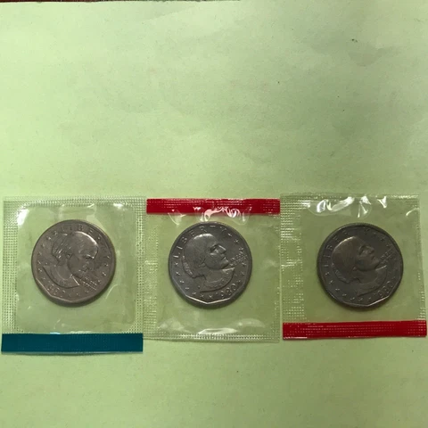 1980  P D S Susan B Anthony Dollar Coins Mint Cello  Unc  FREE SHIP   **SEE PICS Cover