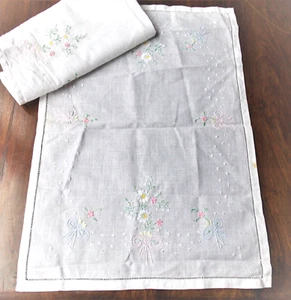 NAPPERONS BRODES MAIN COULEURS SUR  LIN LOT DE  2 RECTANGULAIRES 35X50  NOEUDS** - Picture 1 of 3