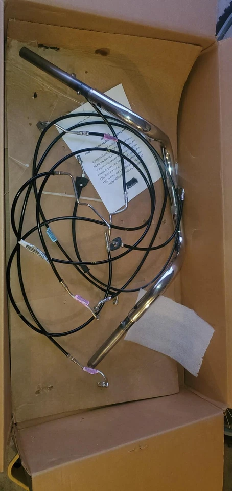 Guidão e linhas de freio cromadas Harley Davidson Road Glide Stock, 2017 - Imagem 1 de 1