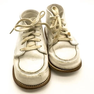 Walt Disney Productions Winnie the Pooh Sears White Leather Baby Shoes Vtg 1964 - Picture 1 of 12