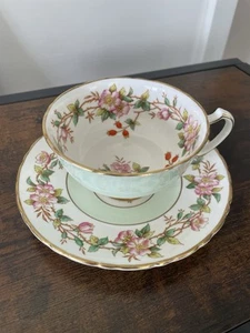 Tazza e piattino Staffordshire floreale osso Cina verde pastello floreale con oro - Foto 1 di 11