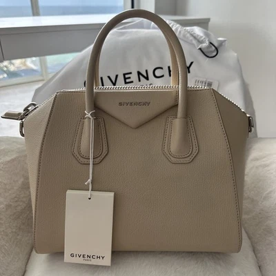 Bolso pequeño Givenchy Antigona en beige Foto 1 de 4