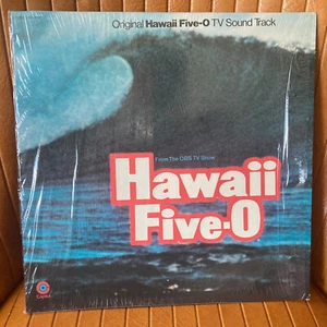 HAWAII FIVE-O TV SOUNDTRACK IN SHRINK VINYL LP RECORD ALBUM FIRST PRESS 1969 !! - Foto 1 di 6