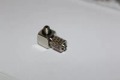 M6 90° Anschlussnippel abgewinkelt + Überwurfmutter 4 mm Schlauch RC Bagger  - Bild 1 von 2