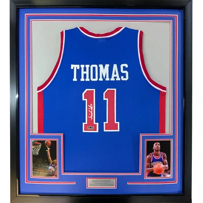Camiseta deportiva enmarcada facsímil autografiada Isiah Thomas 33x42 azul reimpresión láser automática Foto 1 de 2
