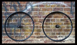 HANDBUILT Miche Track black / H Plus Son Archetype black / Sapim Race. - Picture 1 of 2