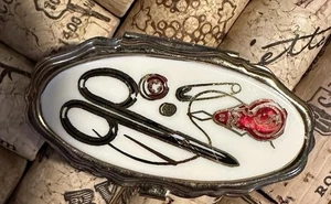 Vintage Miniature Travel Sewing Kit In Metal Container Trinket Pill Box - Picture 1 of 8