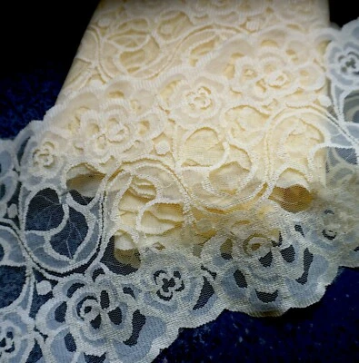 Spitze mit Stickerei 8 m x 16 cm GELB Synthetisch Borte Bordüre Unbenutzt DDR - Bild 1 von 4