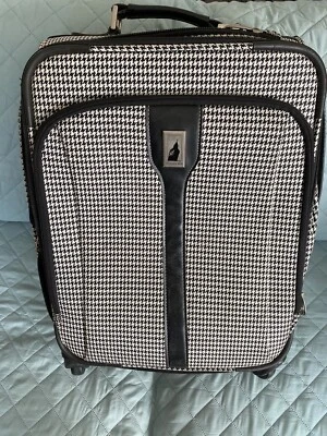 London Fog 21” Carry On Spinner Luggage - Oxford Collection - Image 1 of 4