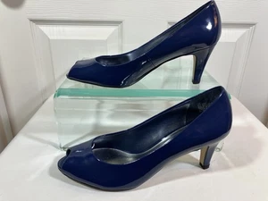 Neu im Karton! "East 5th" Mallory marineblaue hochhackige Lackleder-Pumps offene Zehenpartie Schuhe 7W - Bild 1 von 10