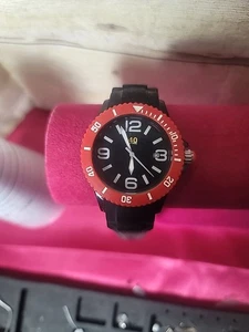 40 NEUN GROSSE ROT & SCHWARZE SPORTUHR fast neuwertig läuft super - Bild 1 von 5
