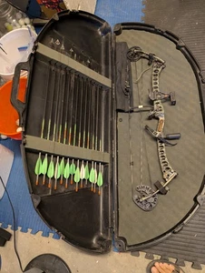 Archery Research (AR) Velocity RH Compound Bow - 70lb Peak Draw Weight With Case - Picture 1 of 19