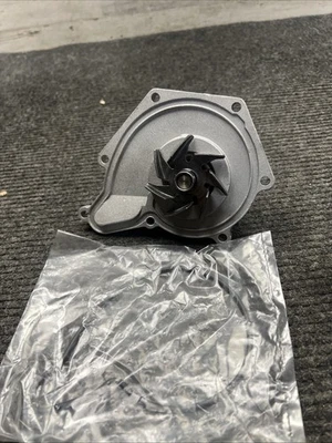 Bomba de agua DNJ WP4359 para Volvo XC90 Land Rover LR2 XC60 XC70 V70 S80 2007-2010 Foto 1 de 4