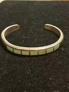 Vintage 5,75" Zuni Sterling Kanal-Inlay Türkis Slim Manschette Armband - Bild 1 von 6