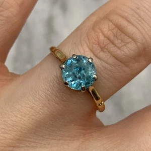 Anillo solitario antiguo de oro de 18 quilates con circón azul 750 oro amarillo de 18 quilates - talla K - Imagen 1 de 15