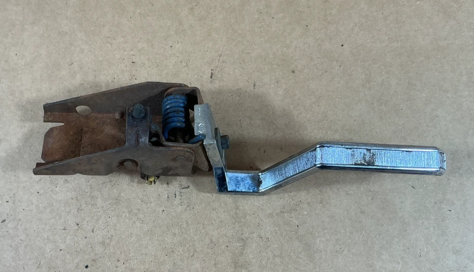 Manija de puerta interior delantera izquierda del lado del conductor Lincoln Town Car 1981-1989 Foto 1 de 4