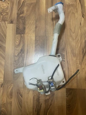 02-06 ACURA RSX TYPE S - WINDSHIELD WIPER RESERVOIR W/ MOTOR - OEM - Image 1 of 4