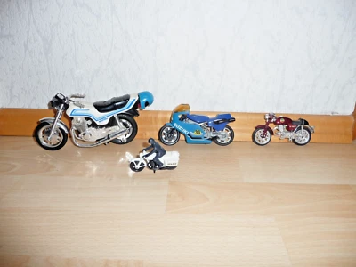 Matchbox Motorräder Suzuki K-81A, Power Blaster weiß/blau, No. 33 Honda Police - Bild 1 von 4