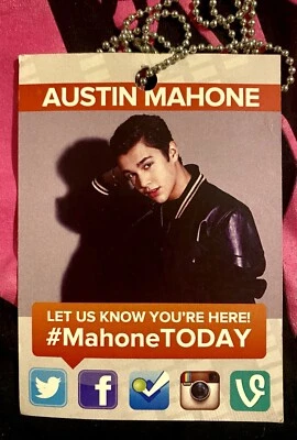 AUSTIN MAHONE GETS TODAY SHOW PLAZA FANS DANCING - MAY 26, 2014 - PRESS LAMINATE - Image 1 of 3